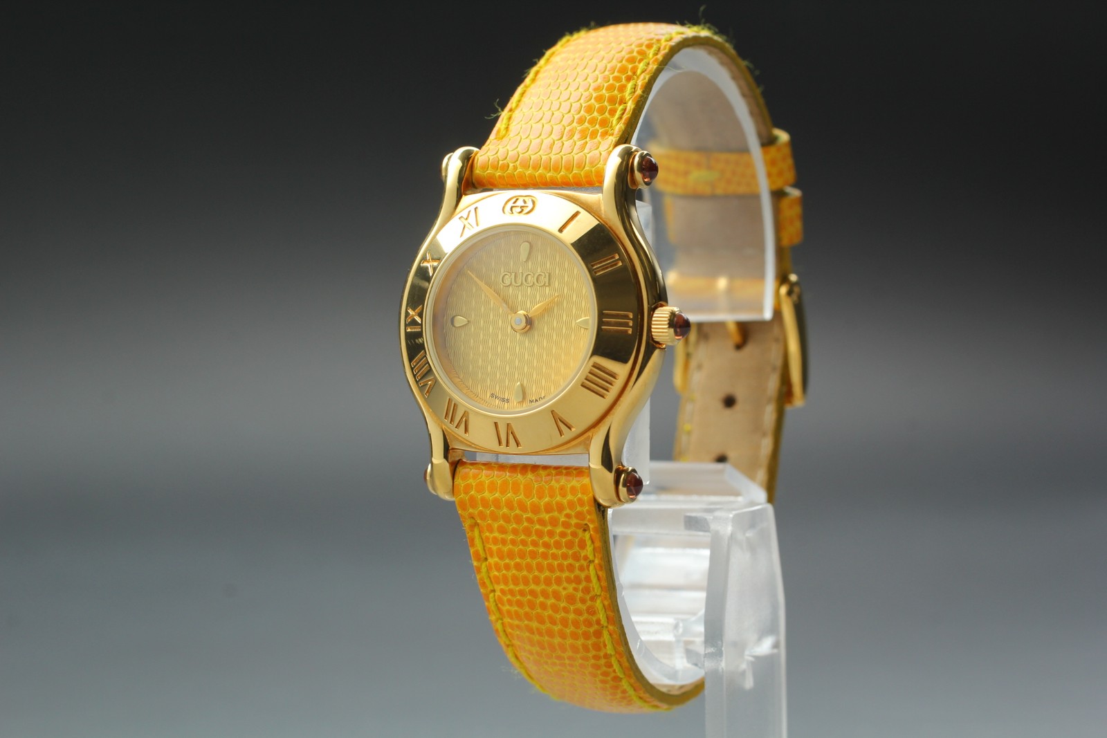 [Near MINT w/ Box] Vintage Gucci 6500L 27mm Gold Dial Quartz Women’s Watch