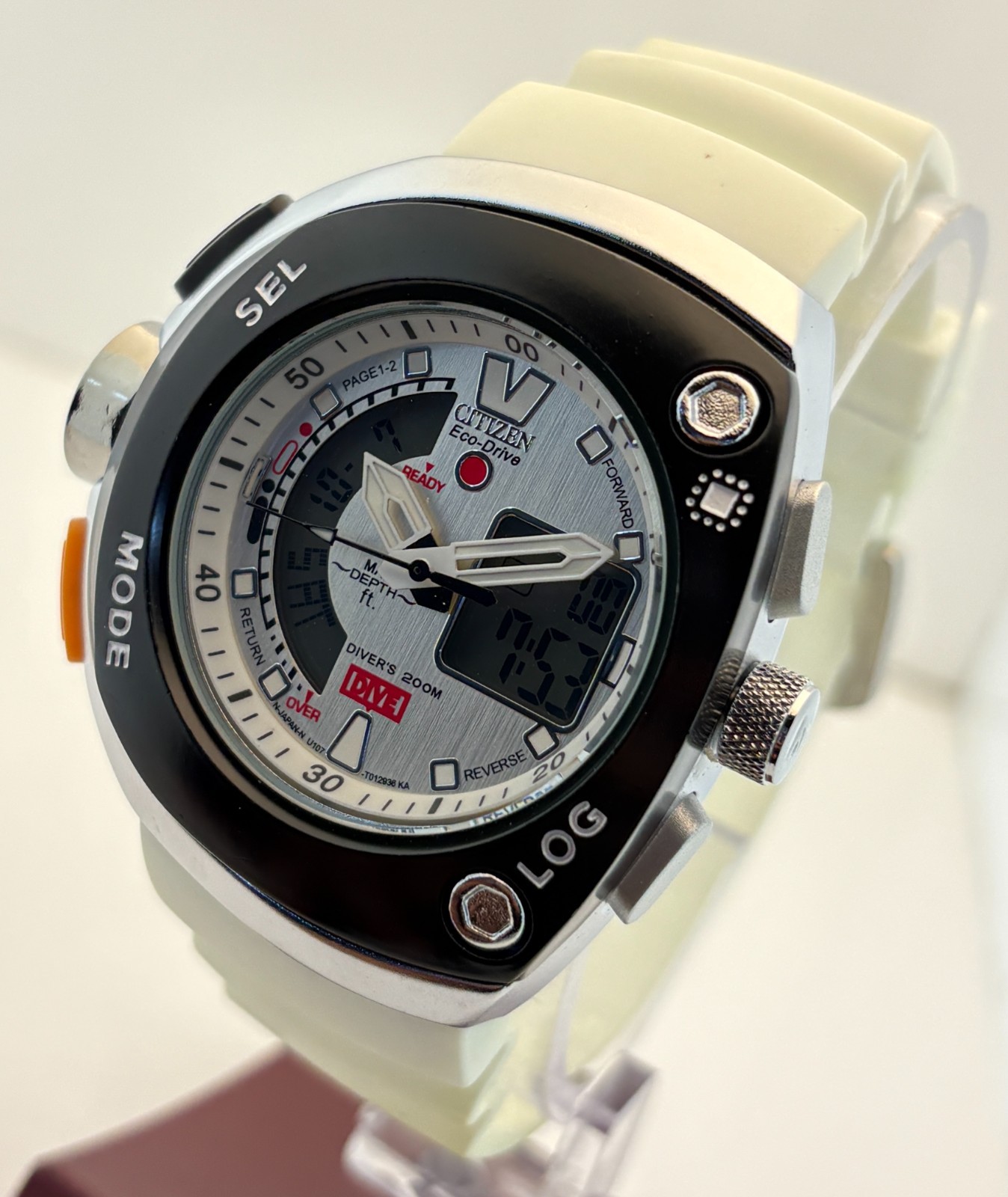 Vintage Men’s Citizen Eco-Drive Quartz Dual-Display Black Dial White Strap Watch