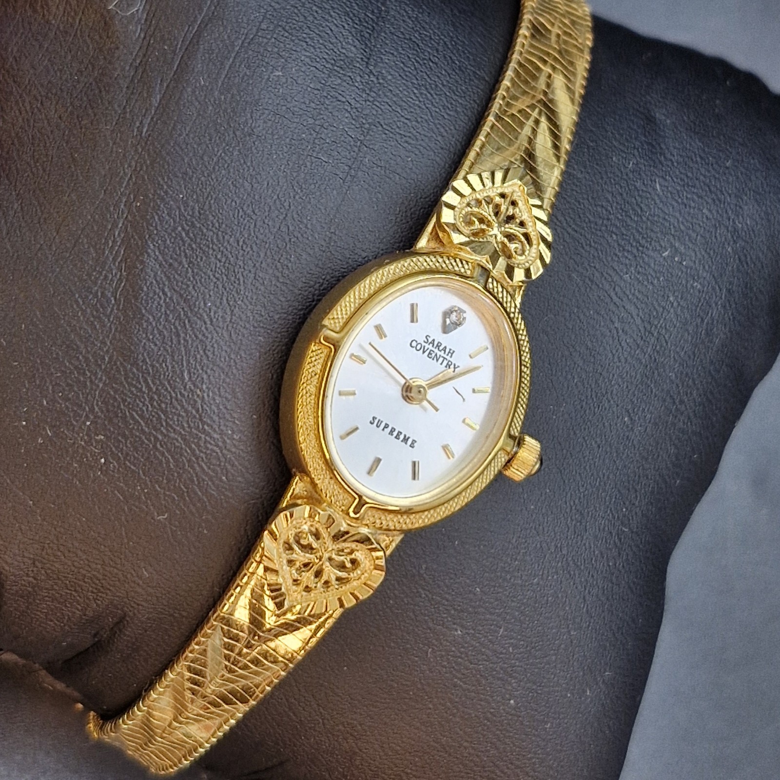 Sarah Coventry Supreme Hearts Ladies Gold Wrist Watch LSS023 New Battery Runs