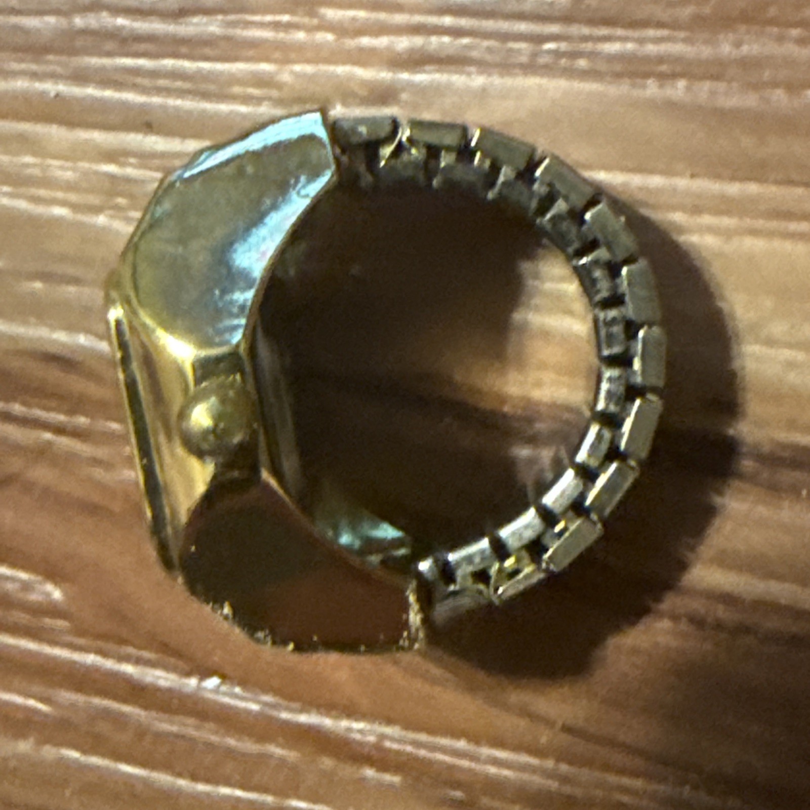 Gomia Yellow (Square Face) Ring Watch Needs Batteries