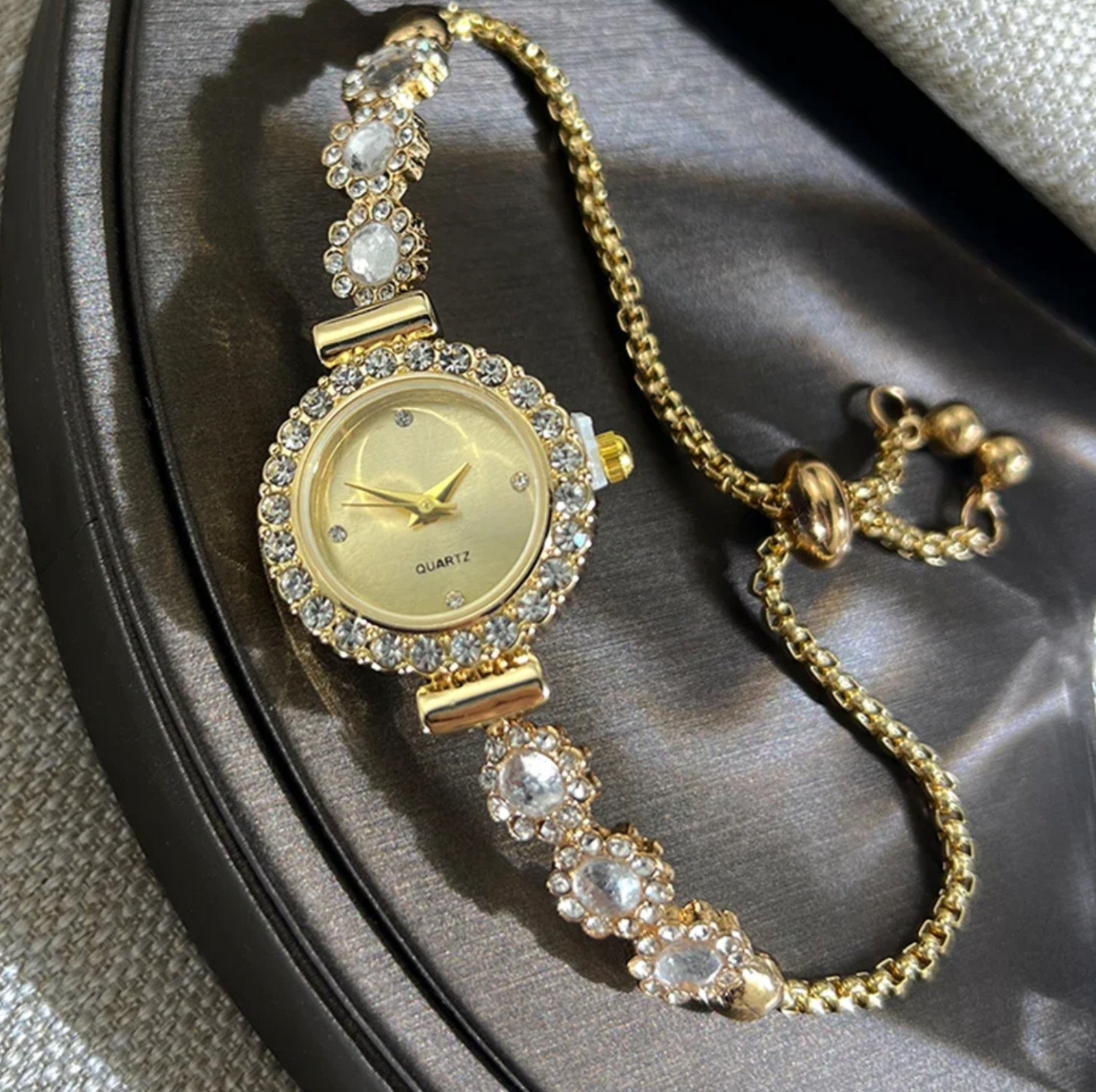 Elegant Women Watches Luxury Rhinestone Bracelet Strap Ladies Quartz Watch Gift