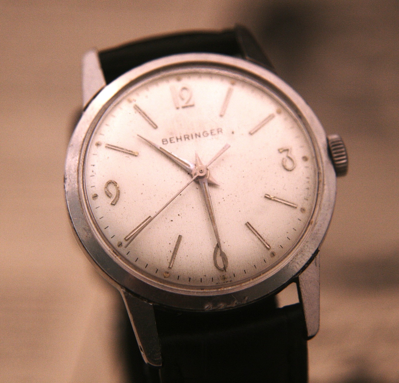 Vintage 1960’s men’s Swiss 17J Behringer (Casino Watch Co.) wristwatch runs well
