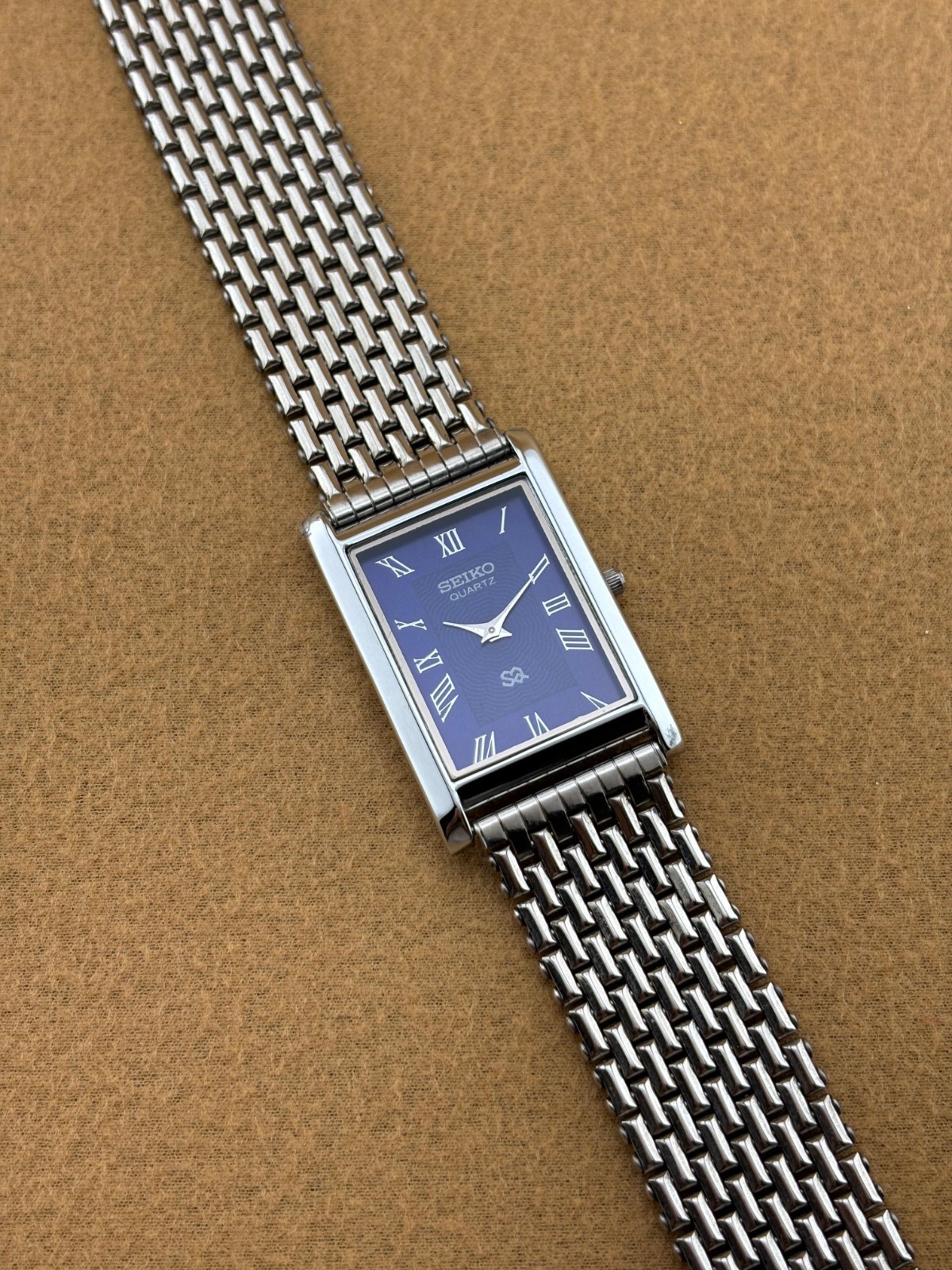 RARE BLUE SILVER Vintage Seiko Slim Quartz Men’s Wrist Watch