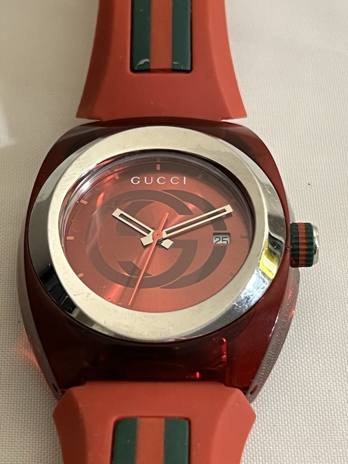 Gucci Sync L Red Dial Rubber Strap Women’s Watch – 15406242 Broken Strap
