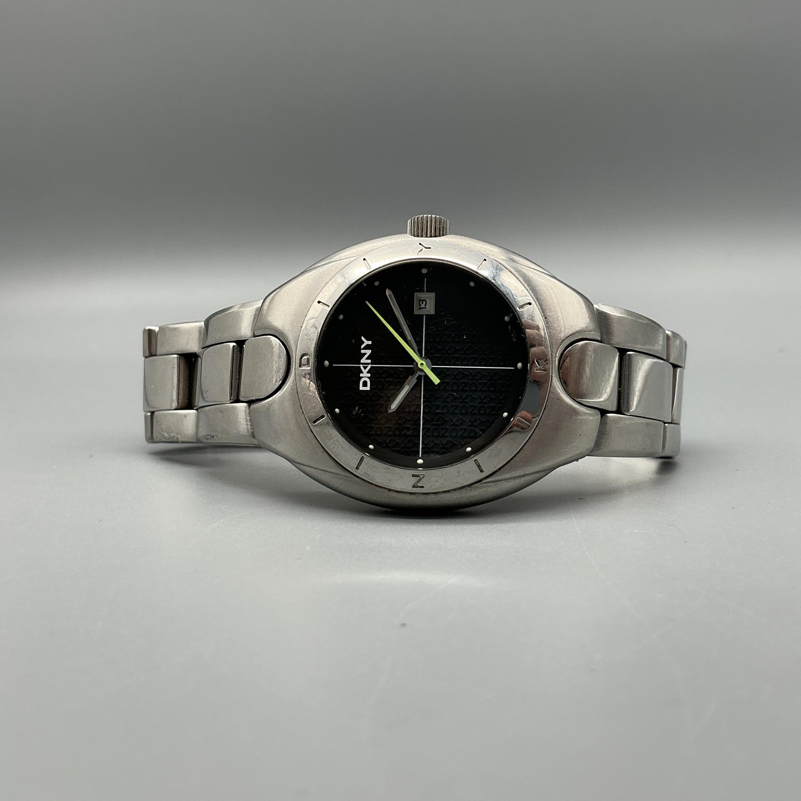 DKNY NY5001 Womens Watch 32mm Black Dial Stainless Bracelet Date New Battery 7″
